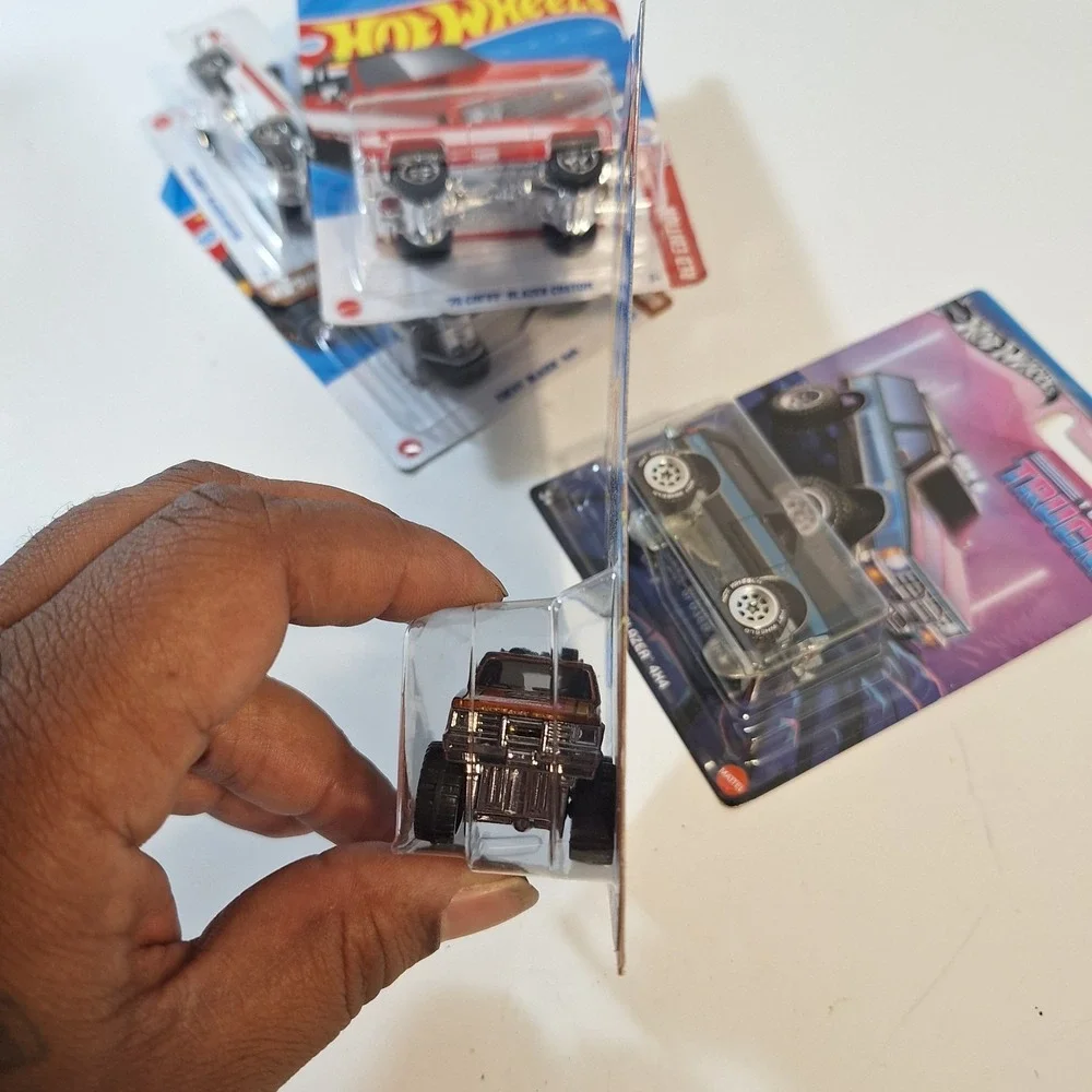 Hot Wheels Chevy Blazer Custom & 4×4 Red Edition/ Tubular Trucks 5 Trucks‎